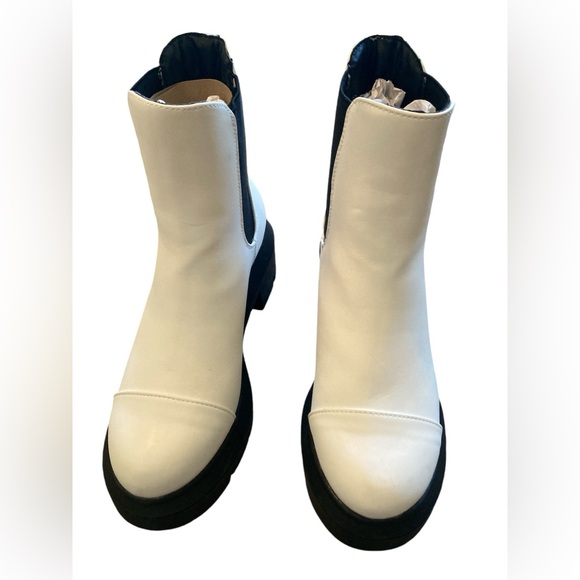 Wild Diva Lounge Lug Sole Boot Chelsea Platform Boot Nordstrom. Size 6. EUC - Picture 6 of 9